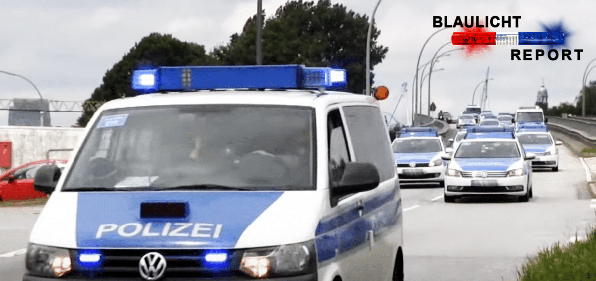 Polizei Kolone  Tötungsdelikt in Dortmund