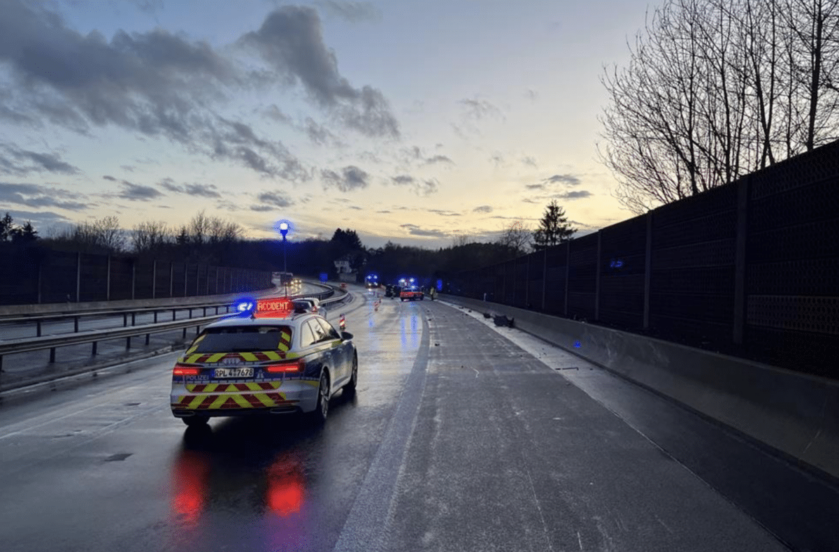 Unfall-Polizei-Autobah-A48