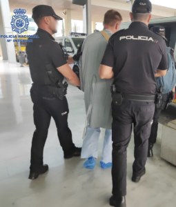 Beamte der Policia Nacional bringen den Berliner Nigel S. (27) ins Gefängnis
Foto: Policia Nacional