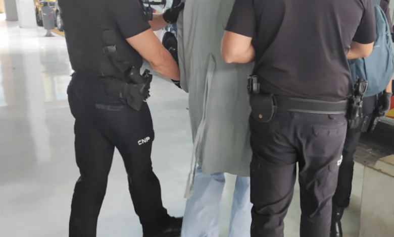 Beamte der Policia Nacional bringen den Berliner Nigel S. (27) ins Gefängnis Foto: Policia Nacional