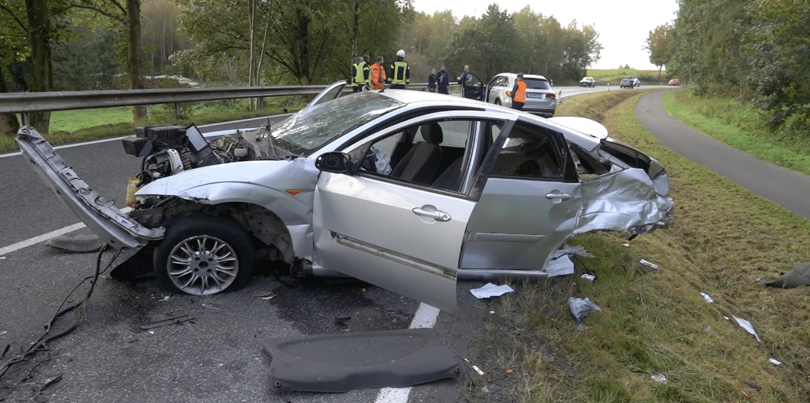 Schwerer Unfall Landstrasse Westerwald Mogendorf Polizei RTW im Einsatz
