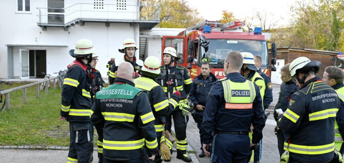 Brand Auf Klinikgelände In Perlach: Feuerwehr München Im Einsatz