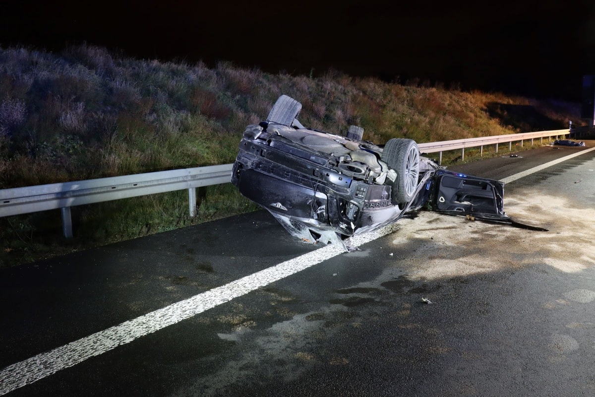 Tödlicher Verkehrsunfall - 33-jähriger Pkw-Beifahrer stirbt an der Unfallstelle