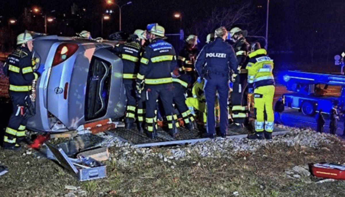 Feuerwehr Polizei Unfall Milbertshofen