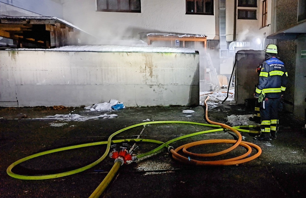 Großraumtonnen in Flammen (Neuhausen)