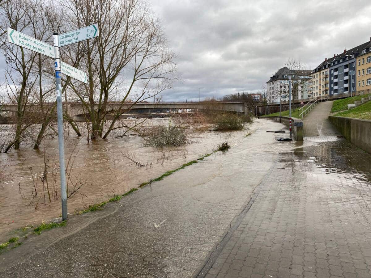 Hochwasser_Peter_Altmeier_Ufer