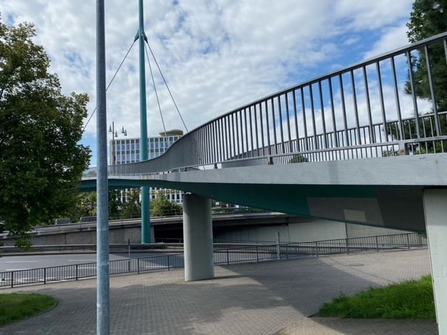 Nächtliche Fahrbahneinengung im Bereich B49 B9 Moselring