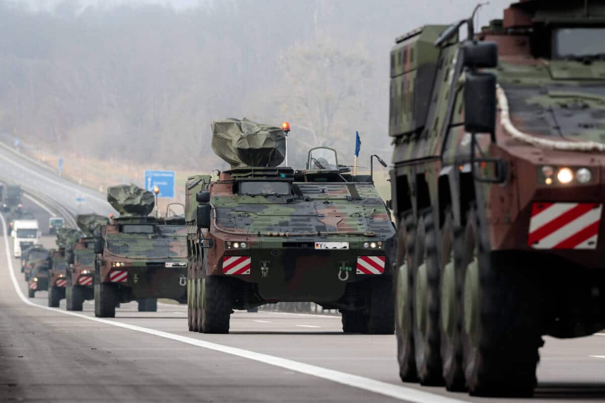 Bundeswehrkonvois auf Straßen