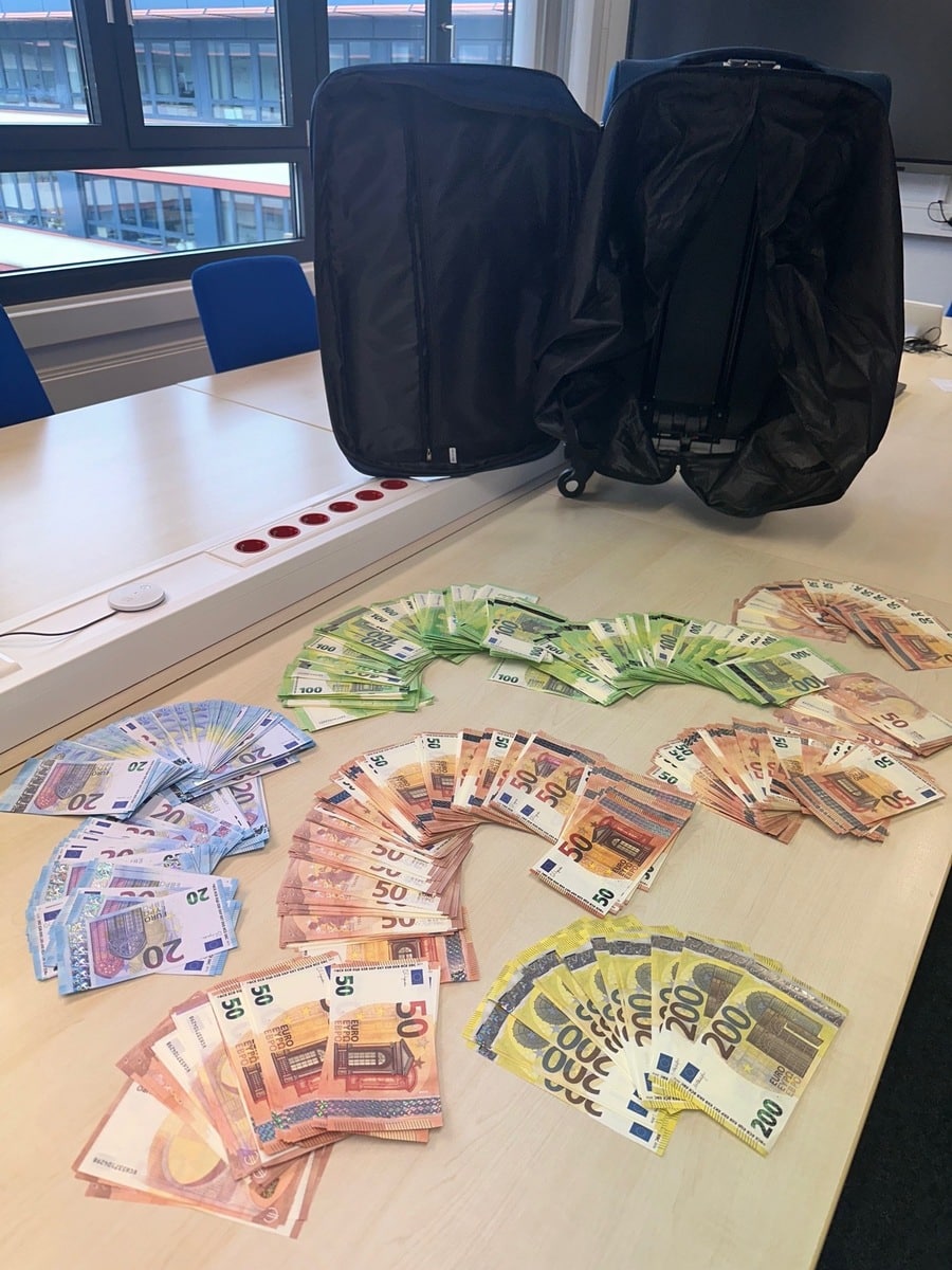Falschgeld im Koffer