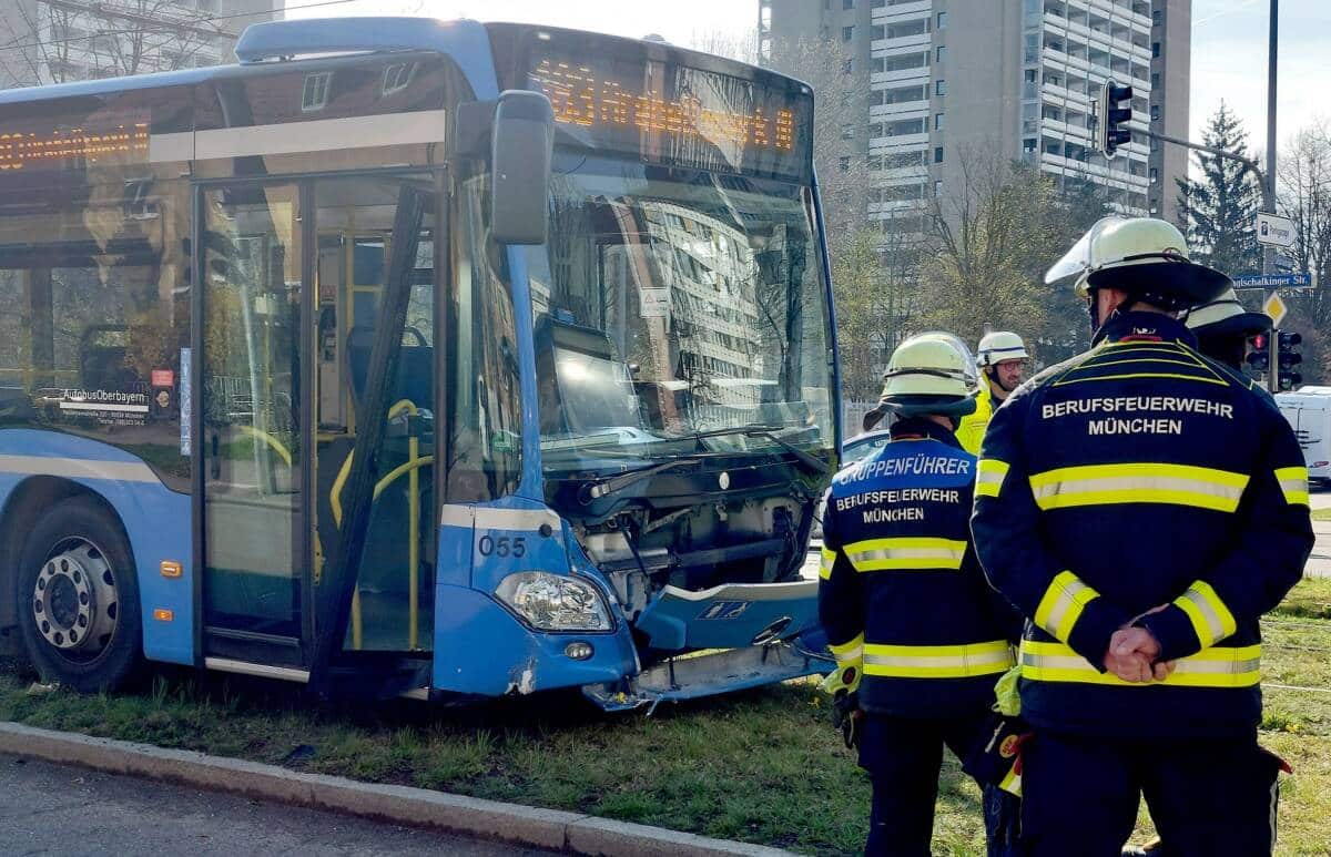 Linienbus rammt Tram