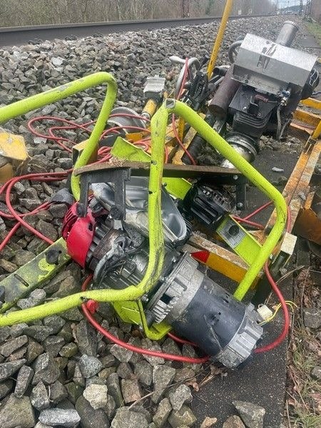 IC kollidiert mit Klein-Baumaschine