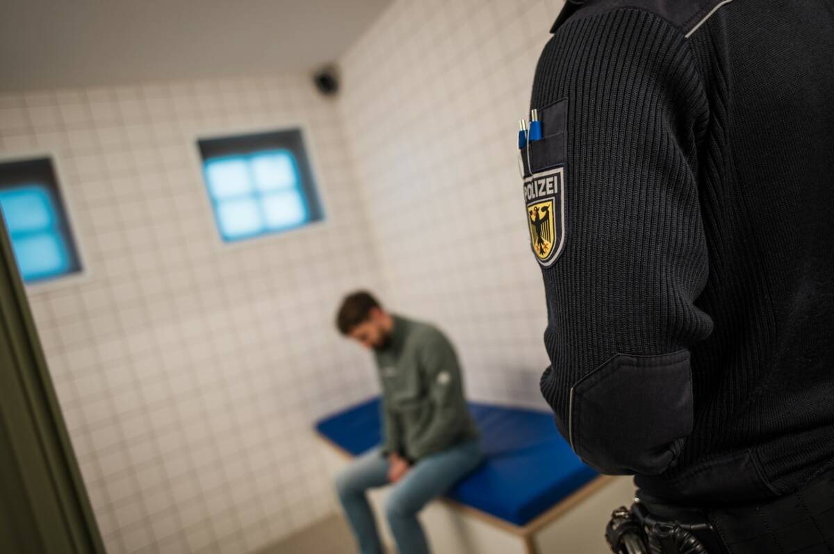 Bundespolizei bringt gesuchten Reisenden hinter Gitter