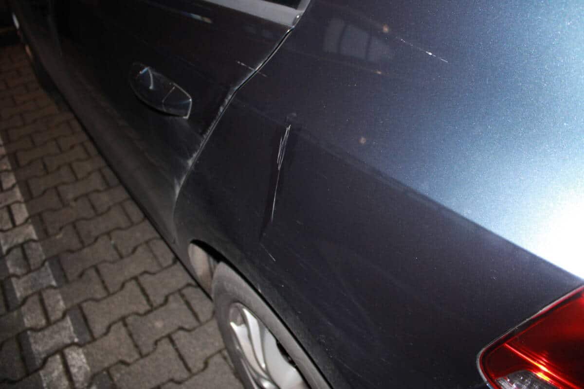 Auto zerkratzt
