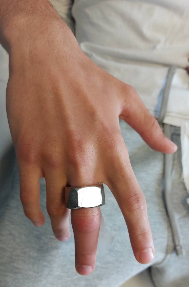 Mutter um den Finger