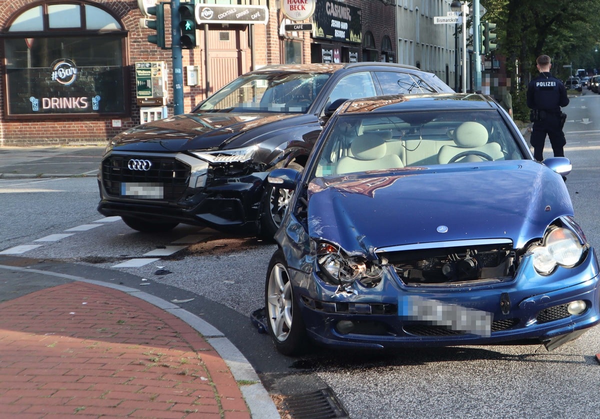 Bremerhaven Autos kollidieren
