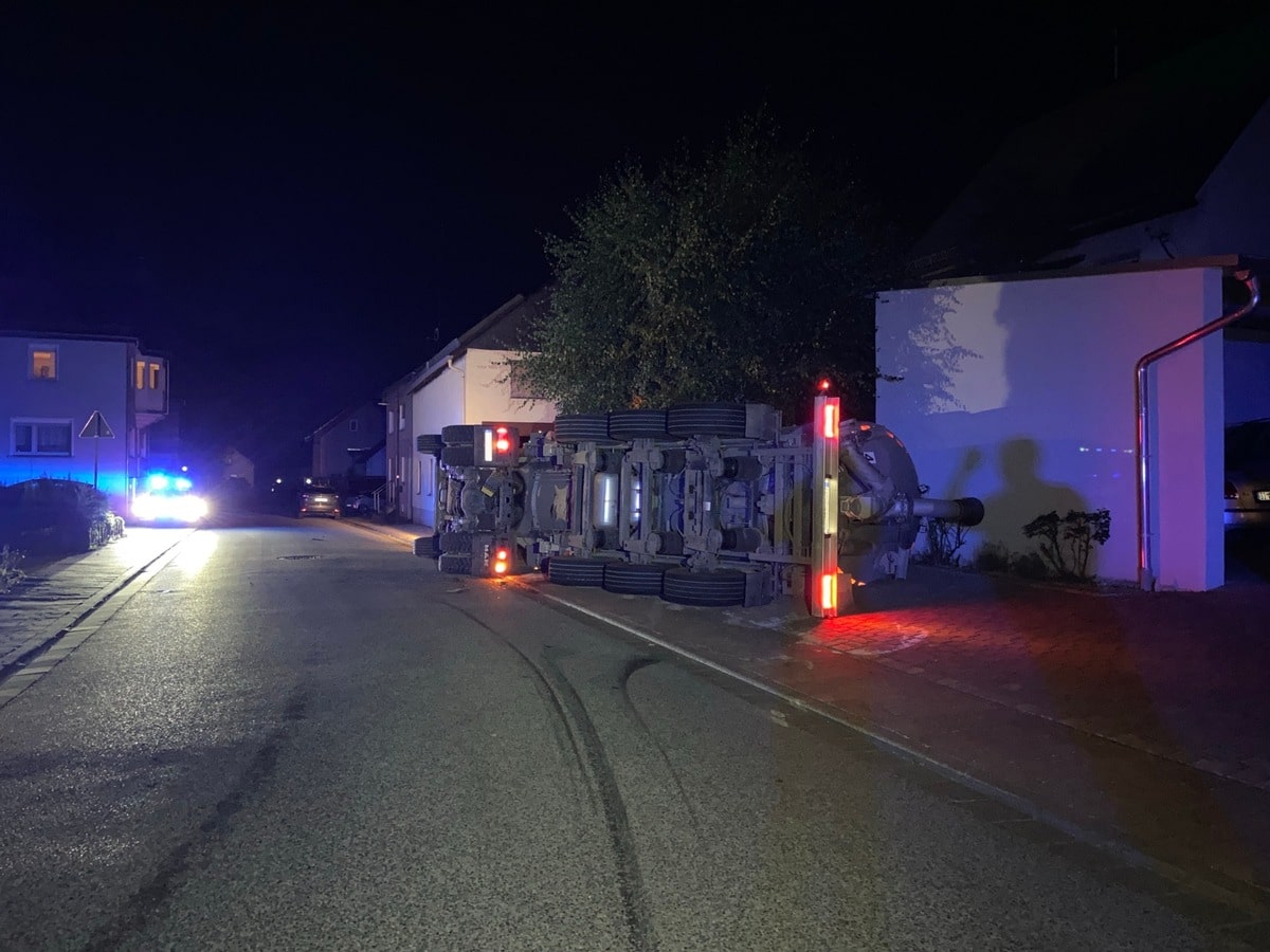 Sattelzug umgekippt
