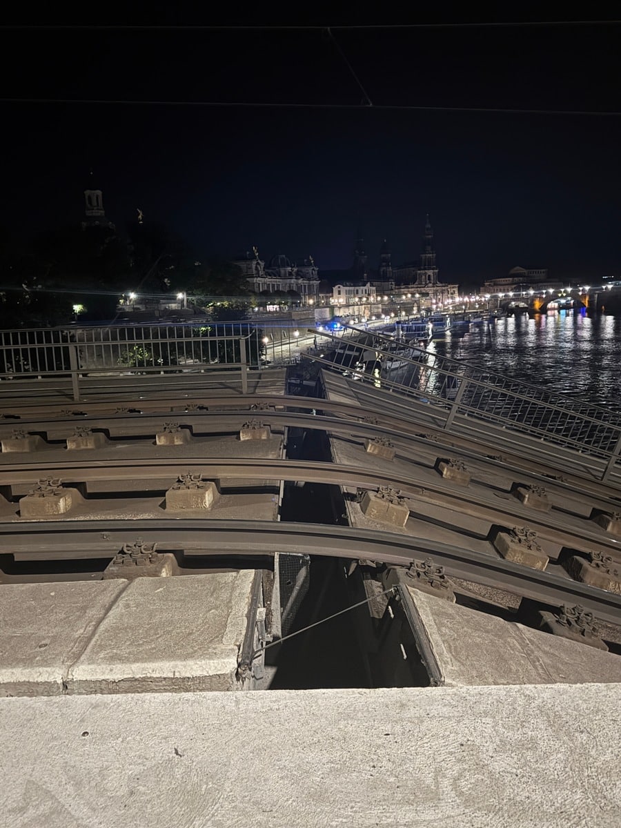Carolabrücke in Dresden eingestützt