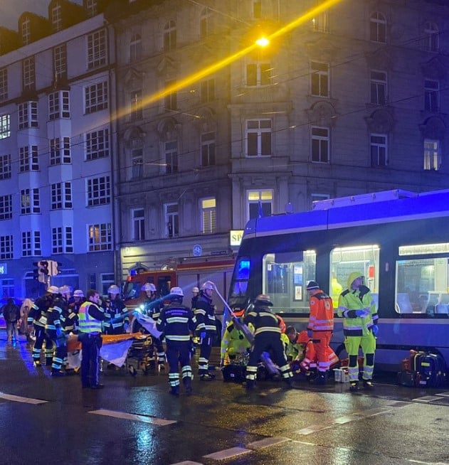 Fußgängerin von Tram erfasst