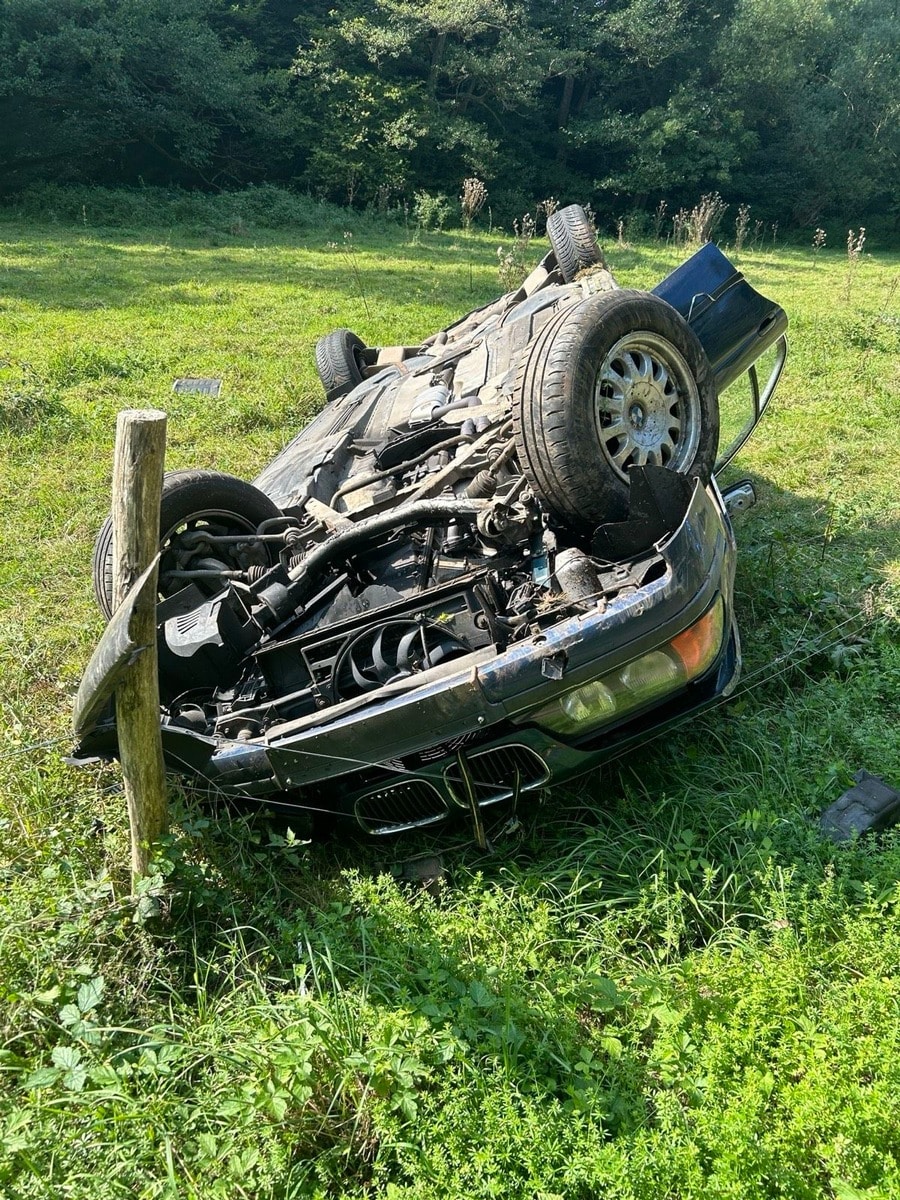 Pkw überschlägt sich