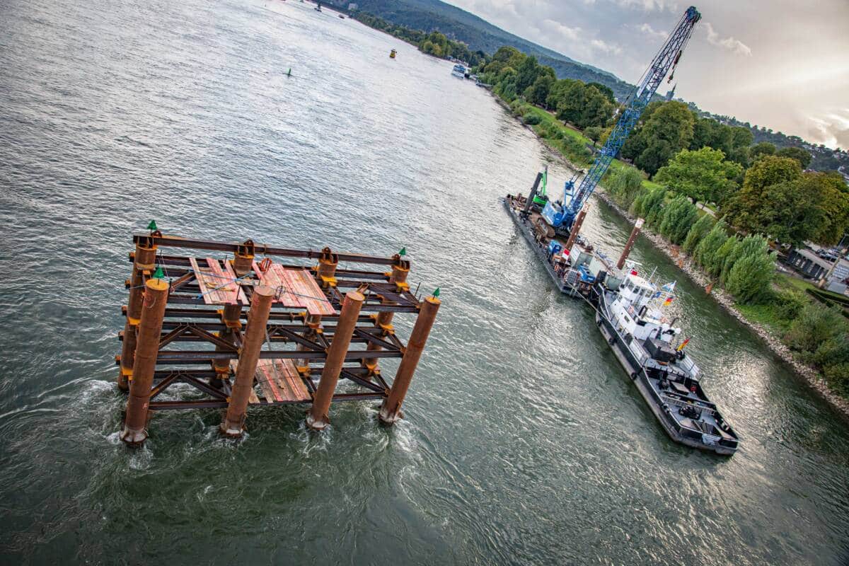 Schiffsabweiser und Steganlage werden an der Pfaffendorfer Brücke errichtet