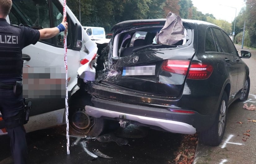 Ratingen Schwerer VU mit schwer verletzer