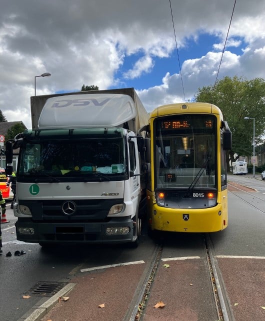 Unfall LKW Straßenbahn