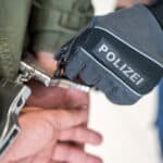 Angriff auf Mutter mit Kind in Johannisthal