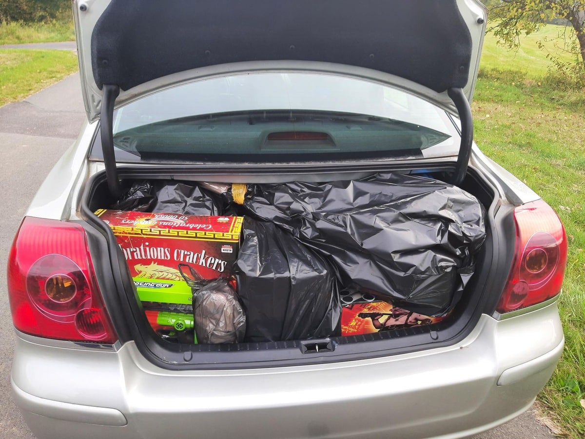 64 Kilogramm Pyrotechnik im Kofferraum