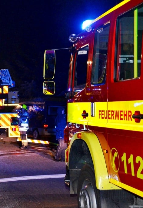 Firmendach in Flammen