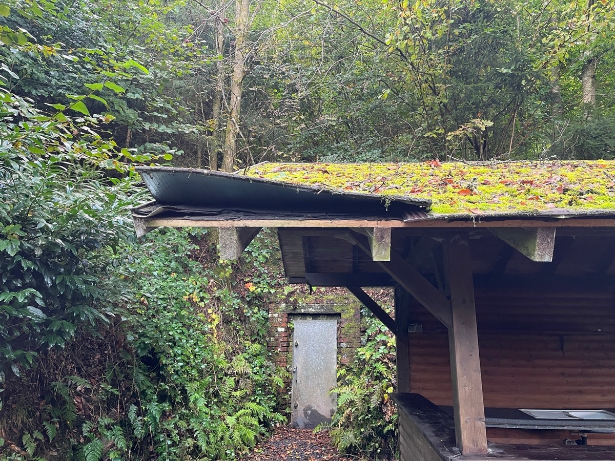 Grillhütte Oberasdorf beschädigtes Dach
