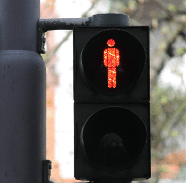 Rote-Ampel-Fussgaenger