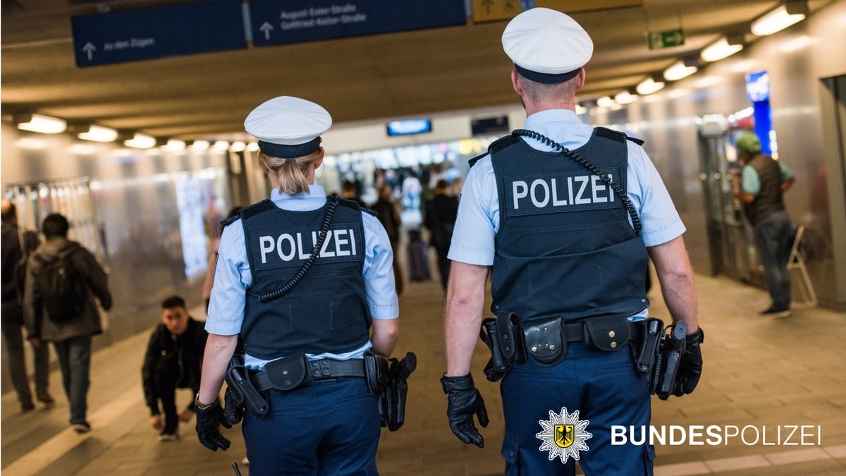 Bundespolizeistreife am Bahnhof München Pasing