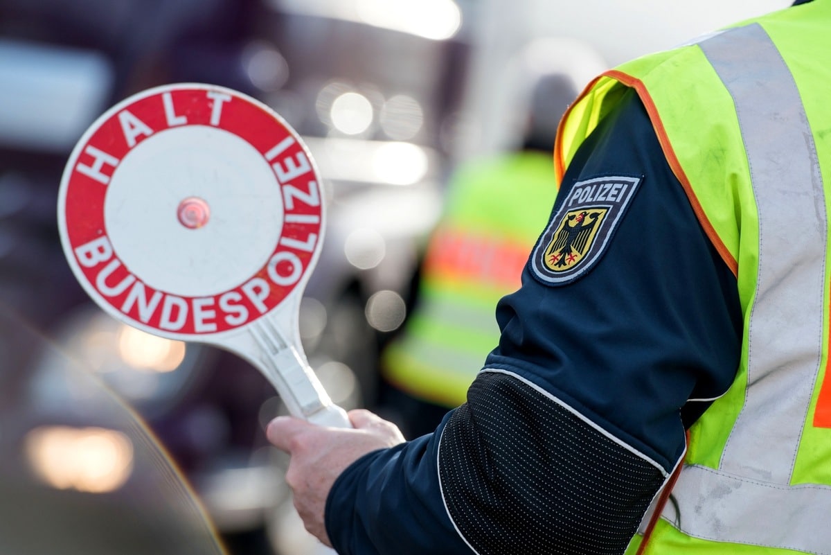 17 syrische Migranten in Gewahrsam genommen