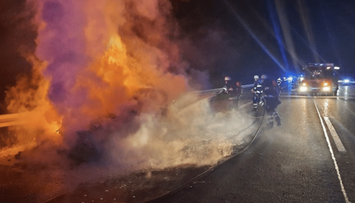 PKW-Brand-Auto-E-Auto