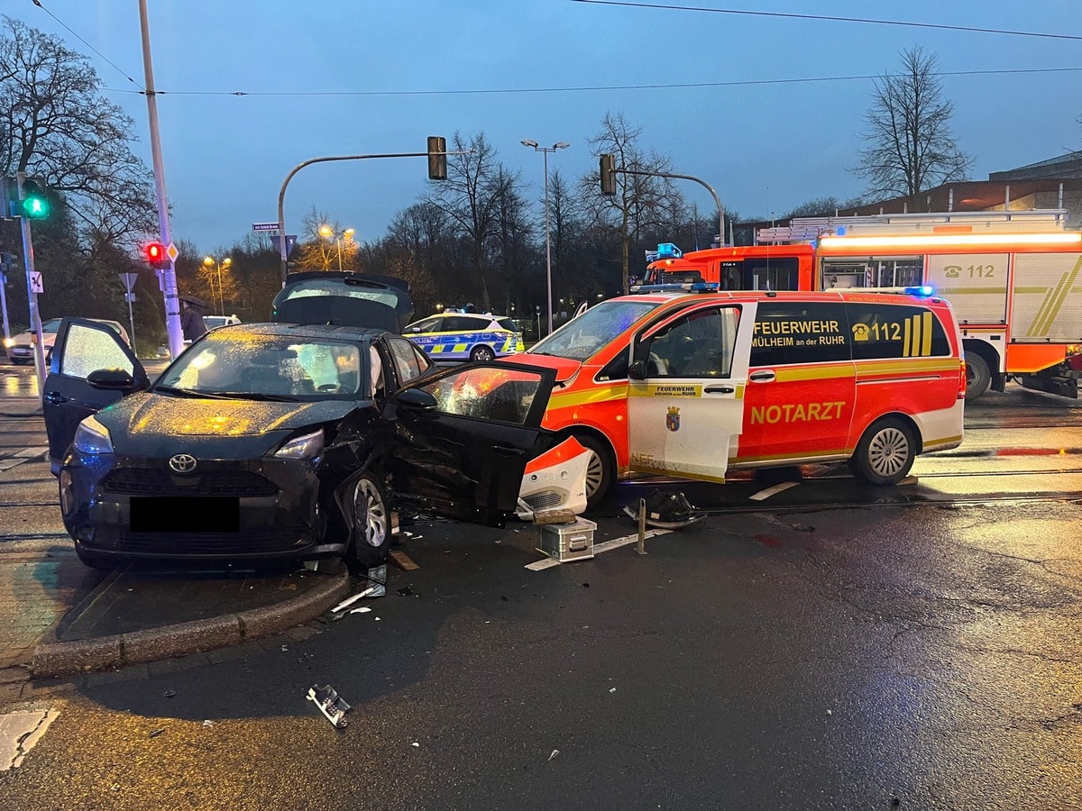 Unfallstelle Notarzteinsatzfahrzeug