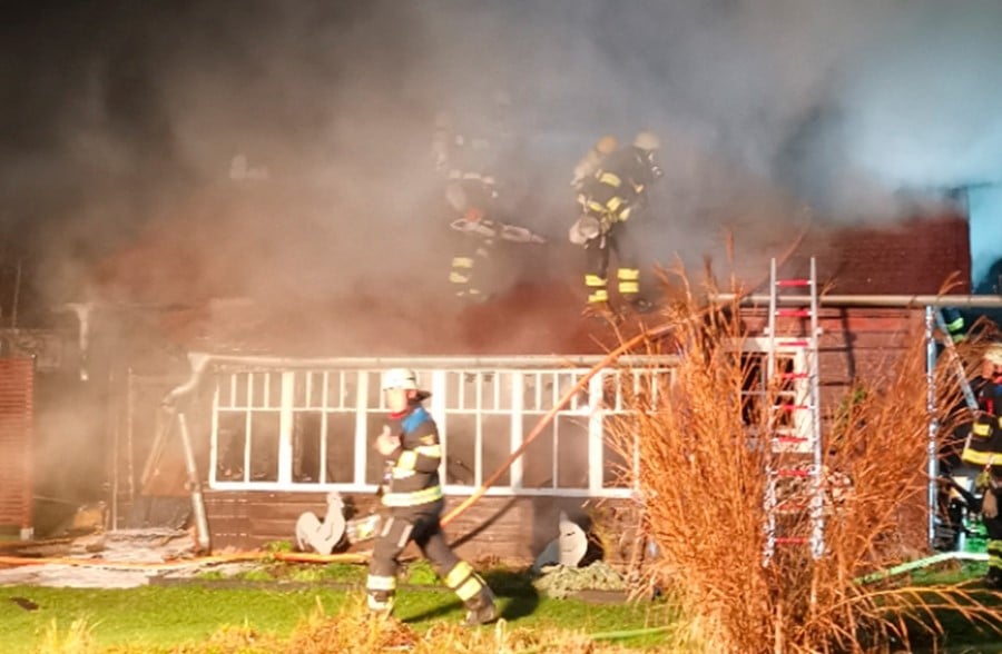 Flammen garten Feuerwehr