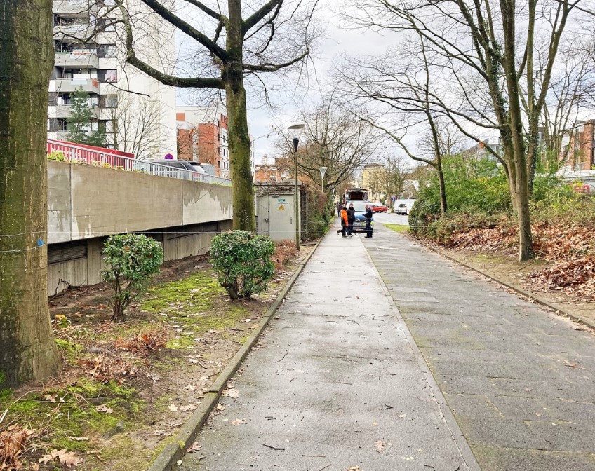 Drahtseil über Geh- und Radweg