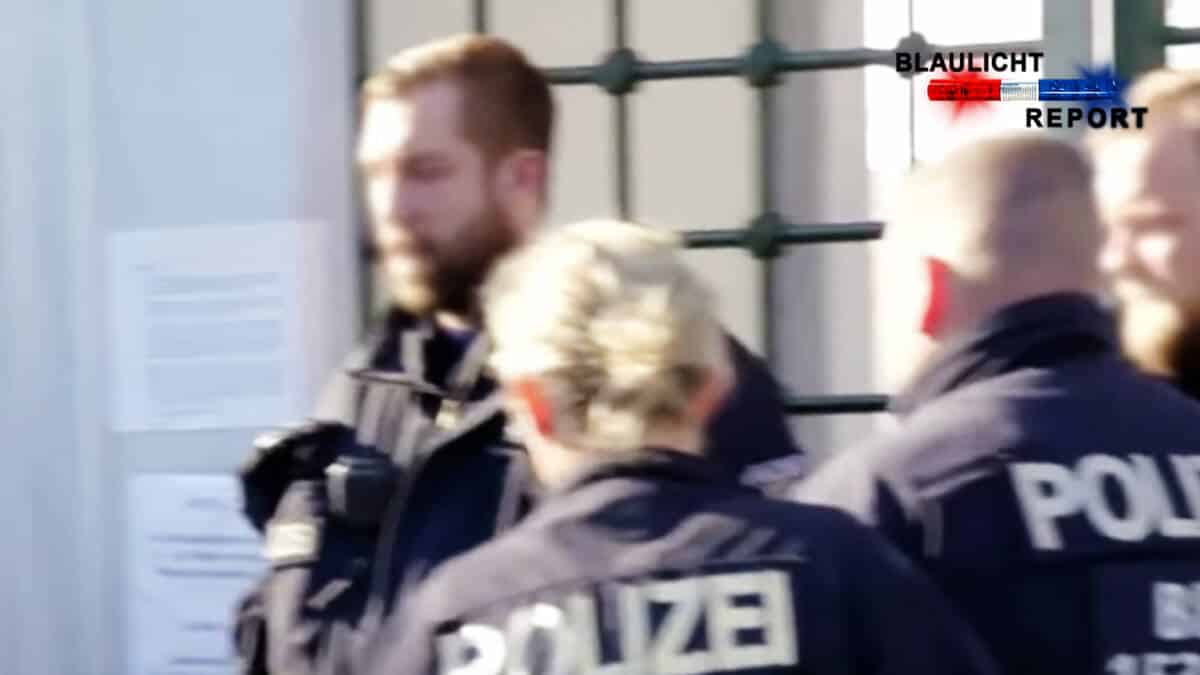 Bewaffneter Raubüberfall Im Klapperhof Köln