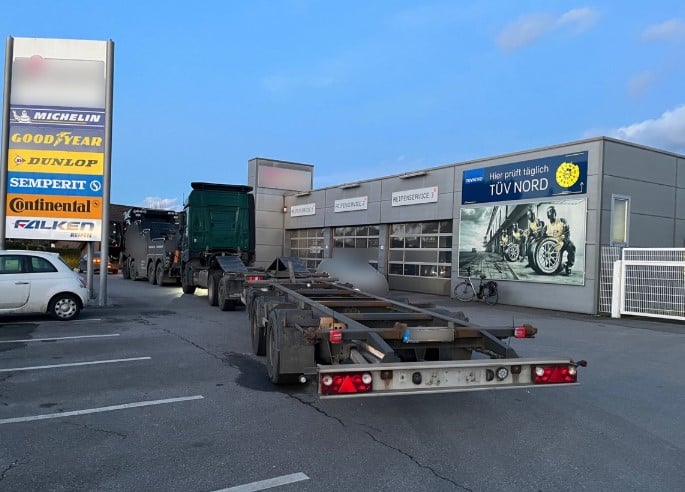 schwertransporter aus dem Verkehr gezogen
