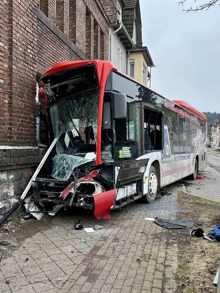 Verunfallter Linienbus
