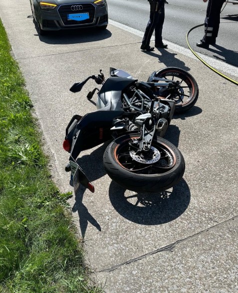 A43 Motorradfahrerin verunglückt