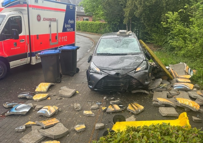 Unfall mit Litfassäule