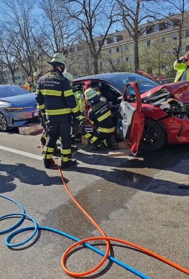 Vollsperrung nach Unfall
