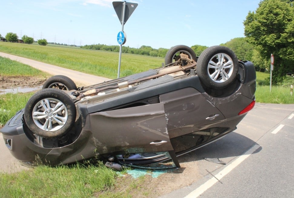 Düren PKW überschlagen