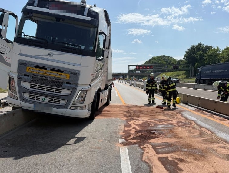 München A96 Dieseltank aufgerissen