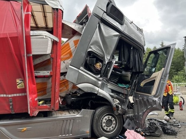 A7 LKW schwerer Unfal