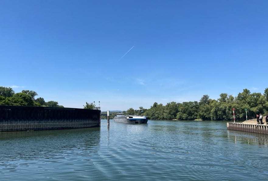 Mainz Tankschiff festgefahren