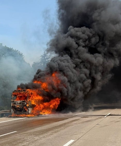 Sattelzug Vollbrand