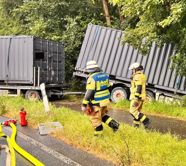 Zusammenstoß LKW Birten