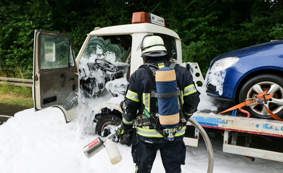 Feuerwehr Fahrzeugbrand Autobahn